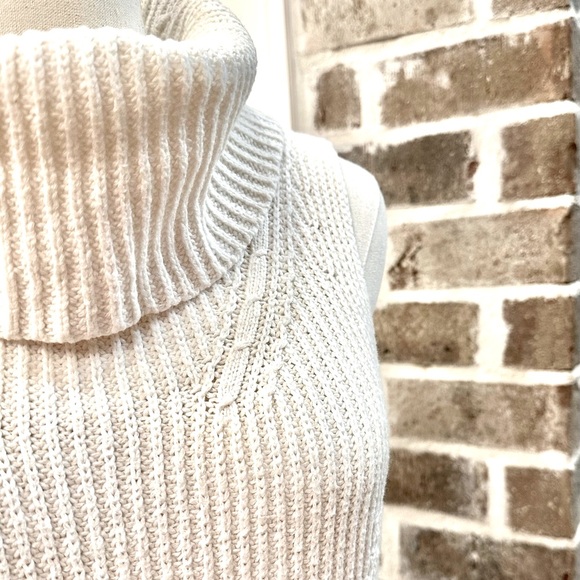 ANTHROPOLOGIE x Angel of the North Cowl Turtleneck Slvls Sweater in Ivory — M - Picture 4 of 6